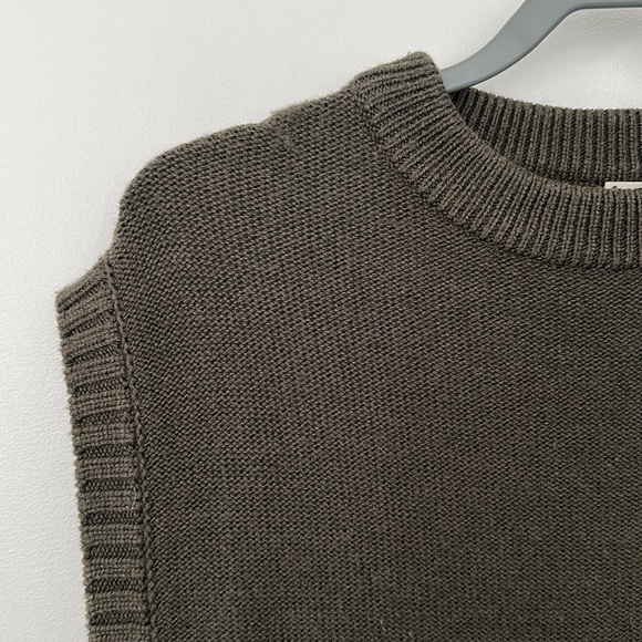 Antipast Sleeveless Sweater - Picture 2 of 6